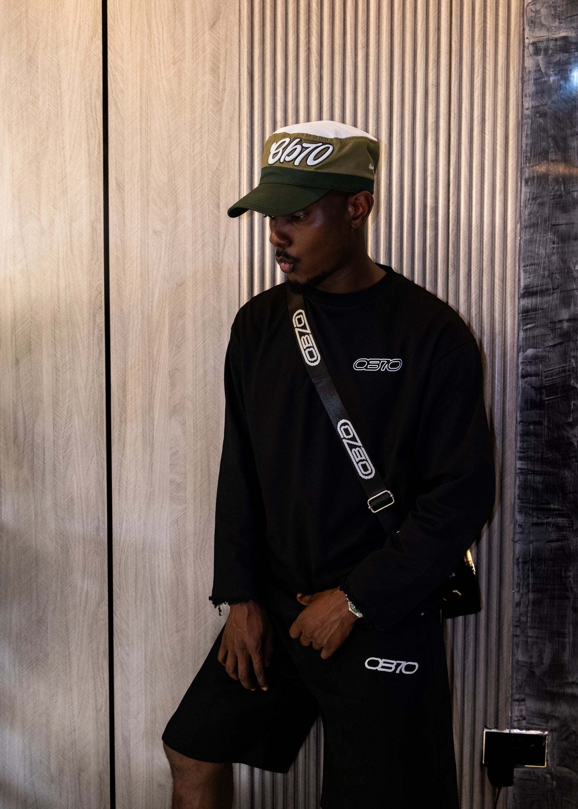 Distressed Basic Long Sleeve T-shirt [Black]