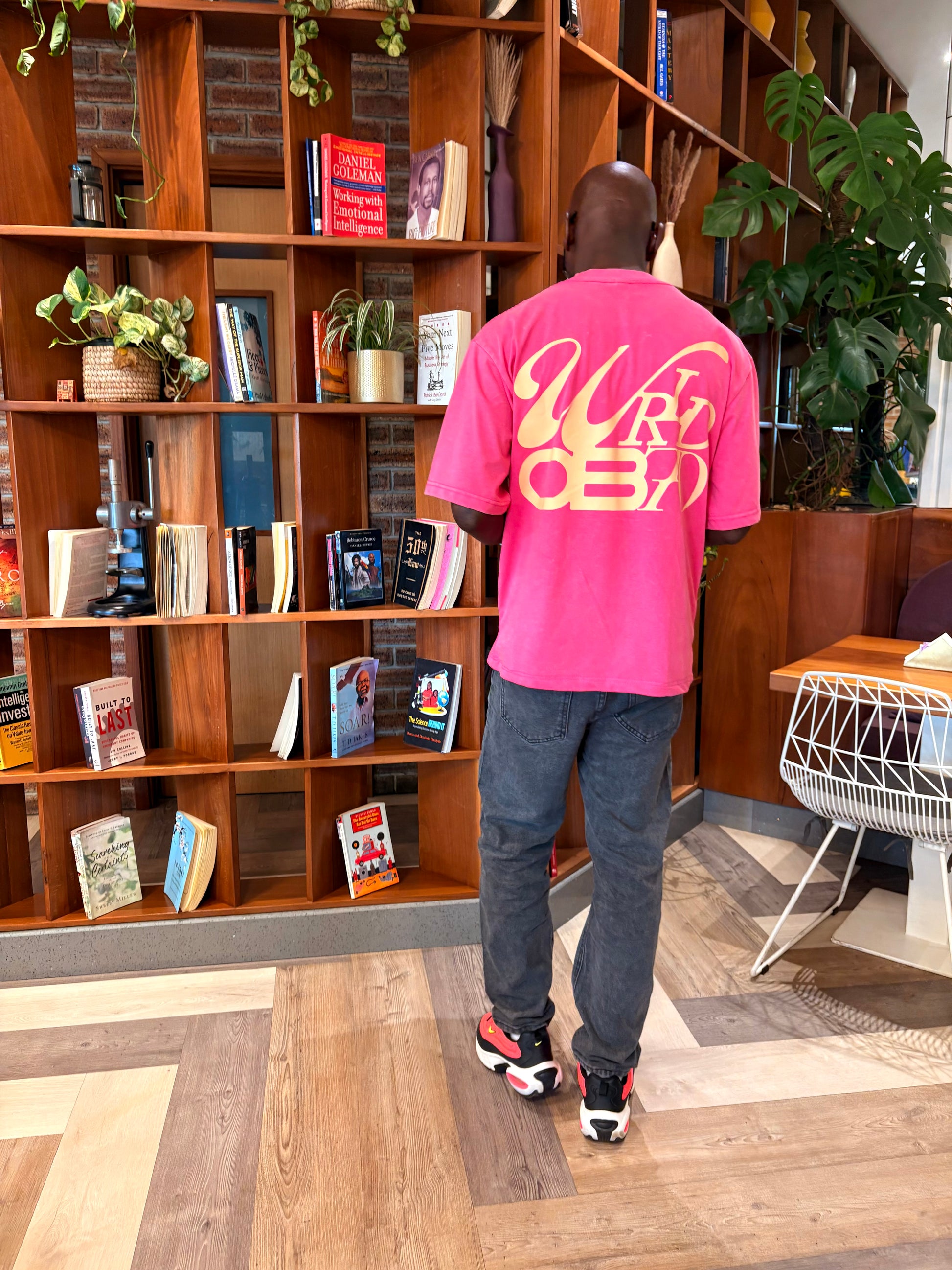 OB70 WRLD T-shirt (Pink)