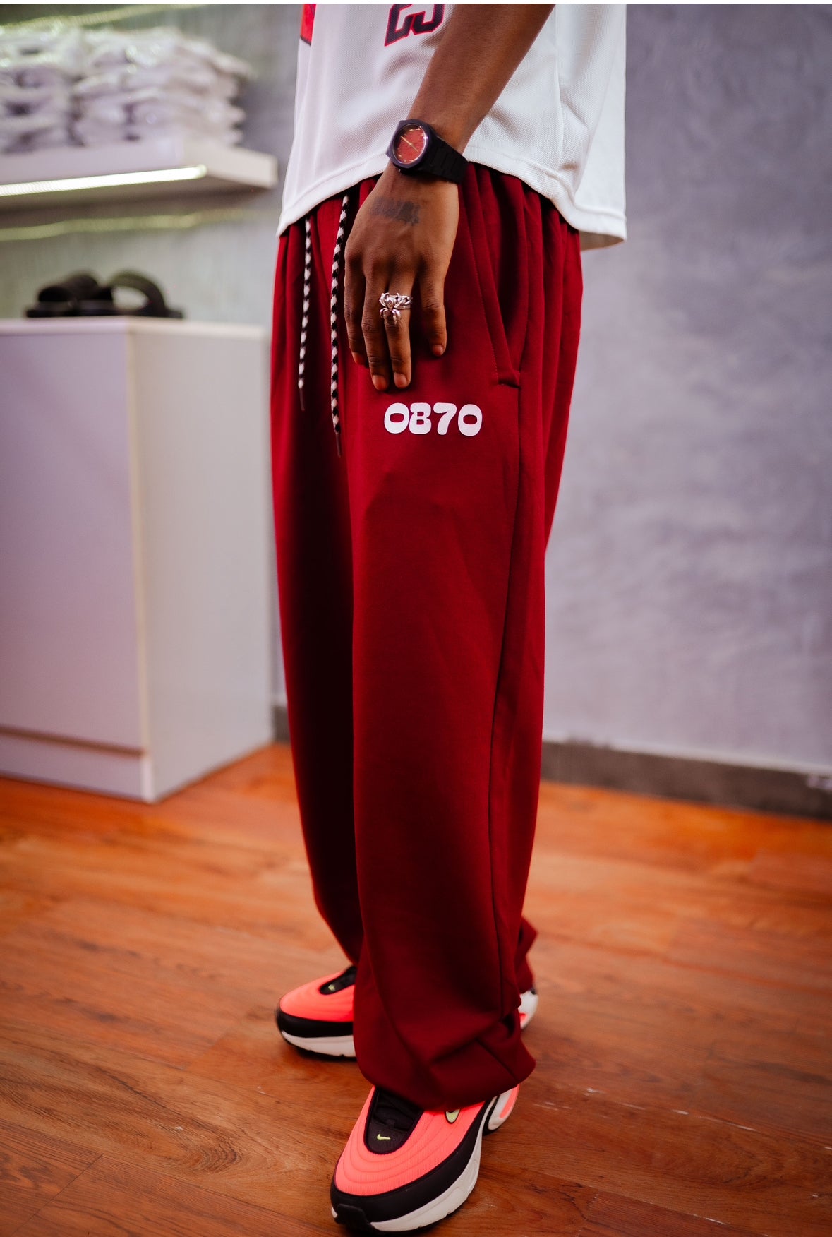 Basic logo sweatpants in wine colorway 