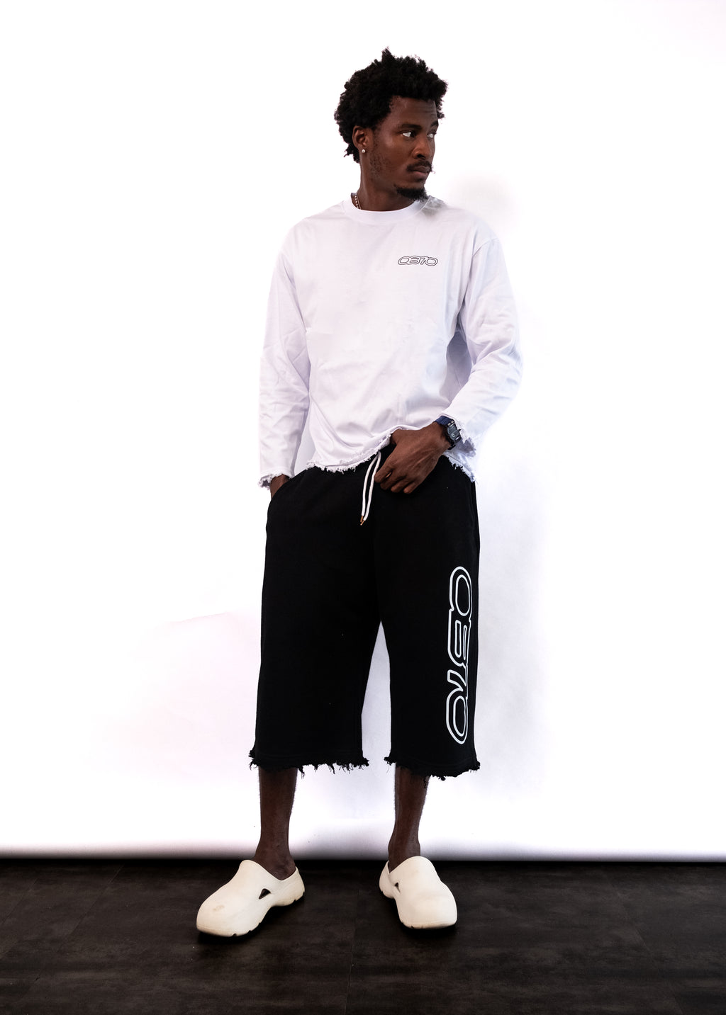 Distressed Basic Long Sleeve T-shirt [White]