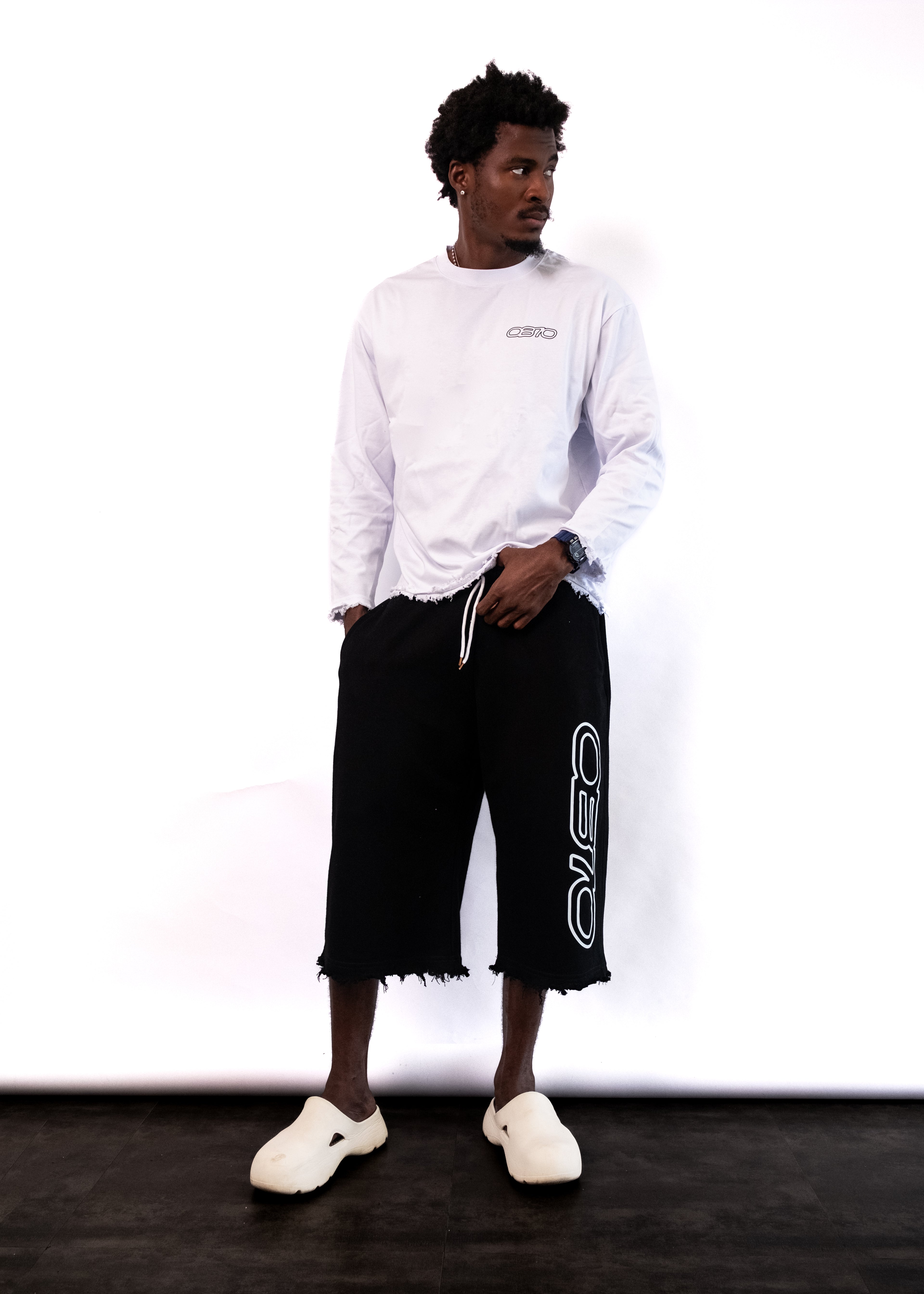 Distressed Basic Long Sleeve T-shirt [White]